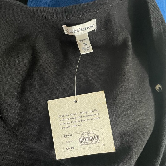 Black button up sweather NWT smoke and pet friendly - Picture 4 of 4